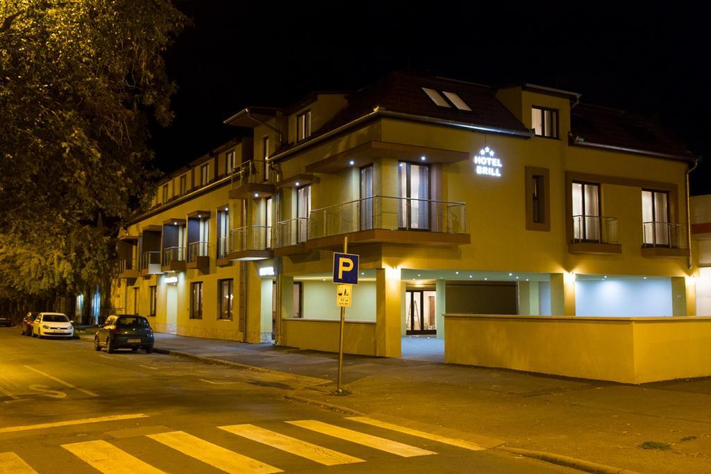 Hotel Brill Орошхаза Экстерьер фото