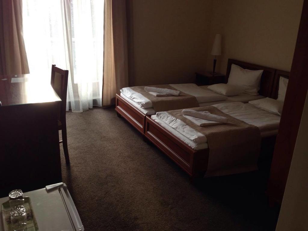 Hotel Brill Орошхаза Экстерьер фото
